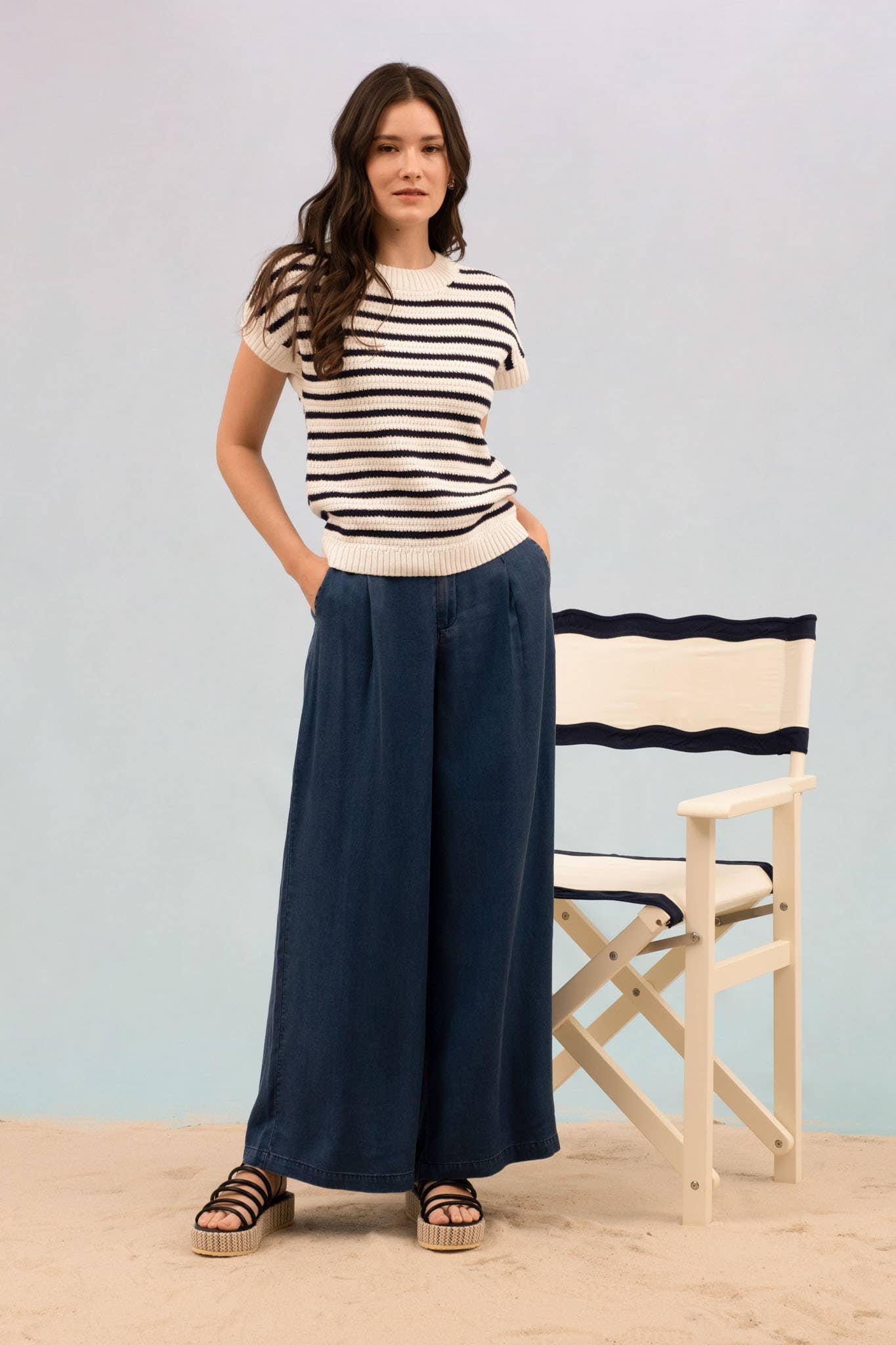 NAVY STRIPE CREW NECK