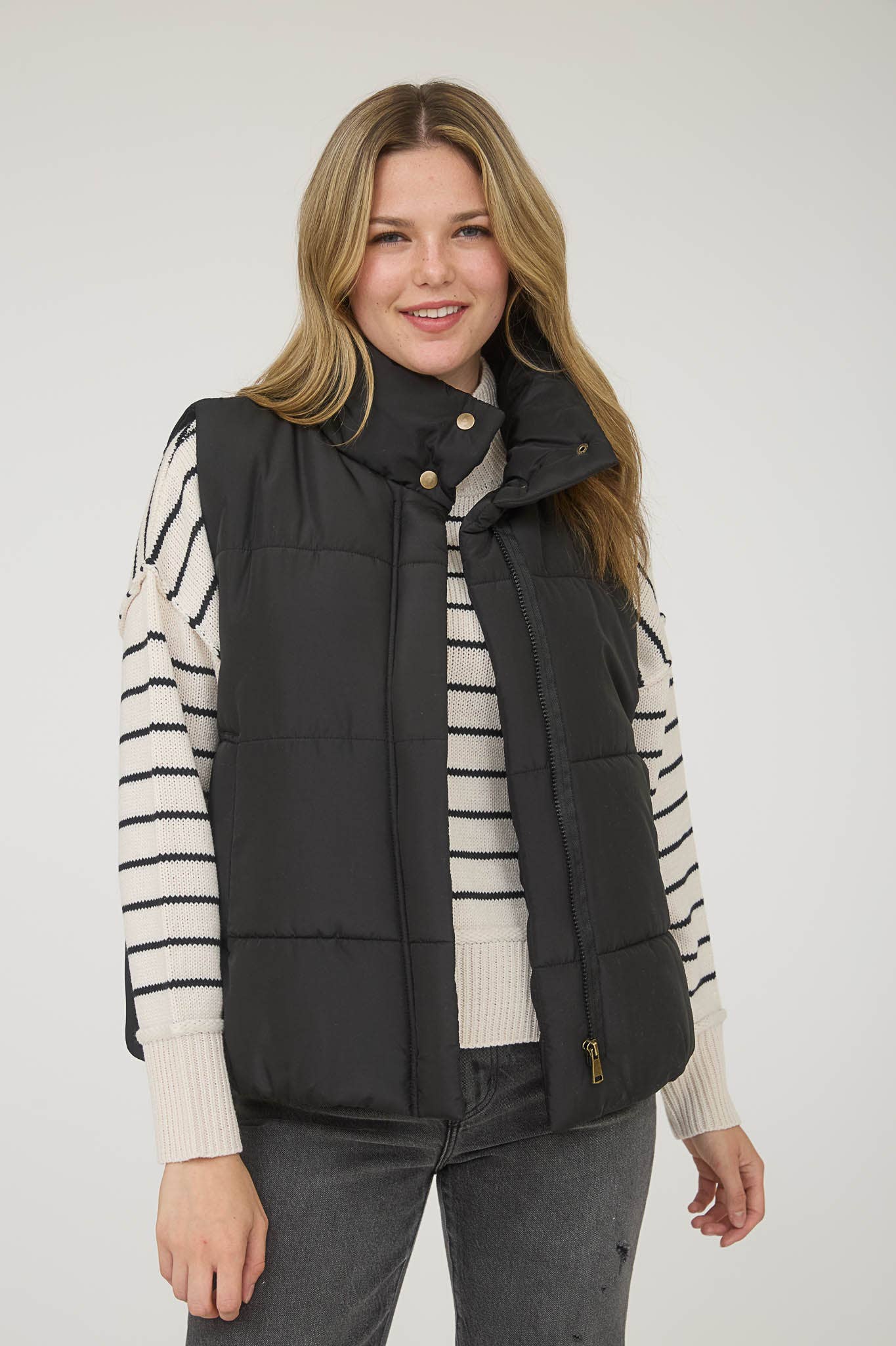 BLACK ZIP UP PUFFER VEST