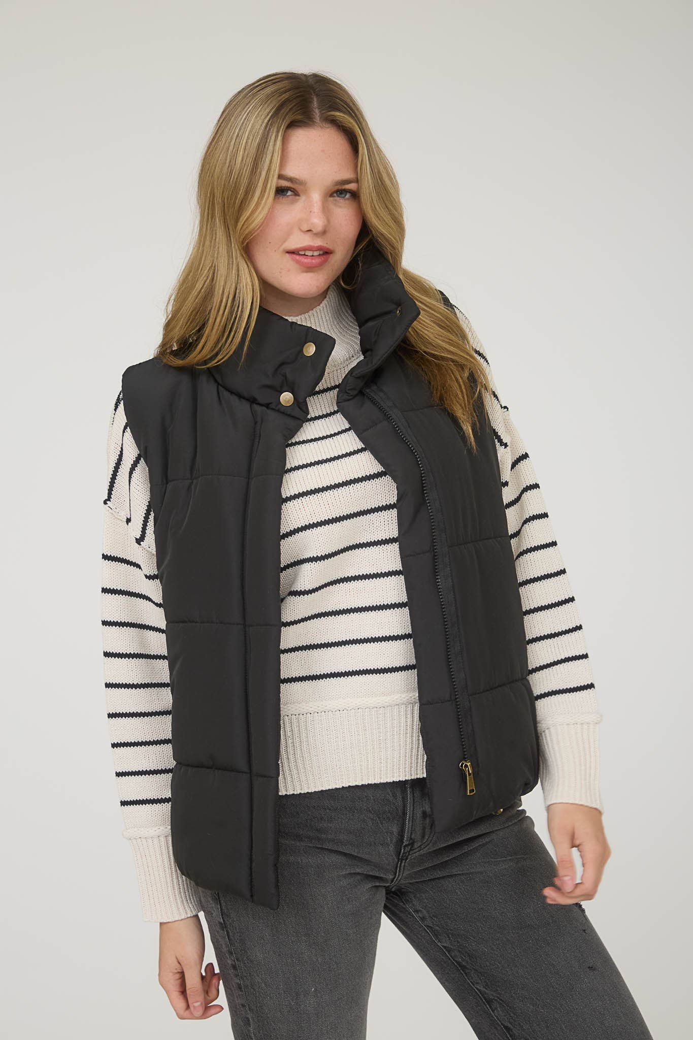 BLACK ZIP UP PUFFER VEST